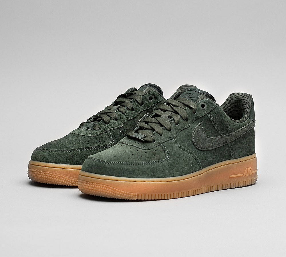 Nike Womens Air Force 1 Low '07 SE Trainer - Outdoor Green / Outdoor Green