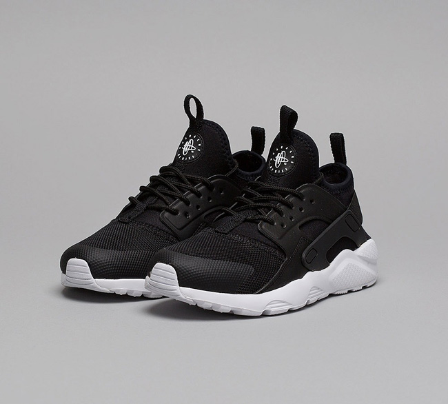 Nike Infant Huarache Run Ultra Trainer | Black / White