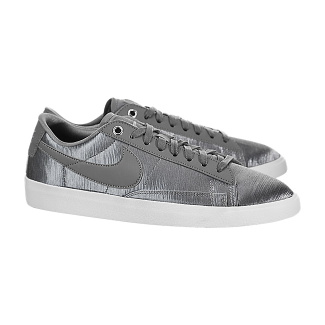 Nike Women Blazer Low SE - Gunsmoke / White