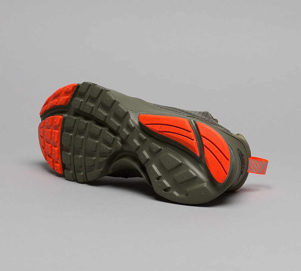 Nike Junior Presto Fly Trainer | Medium Olive / Crimson