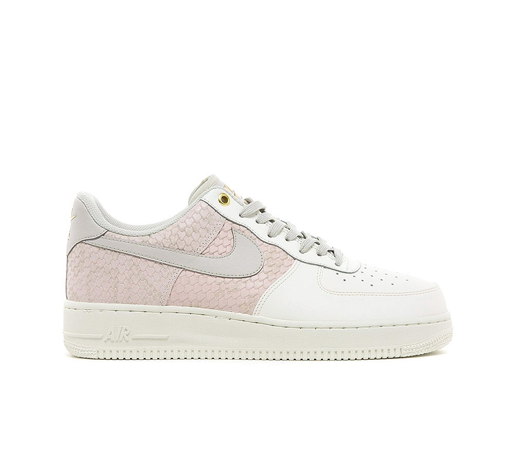Nike Air Force 1 07 LV8 Trainer - Sail / Light Bone / Gold