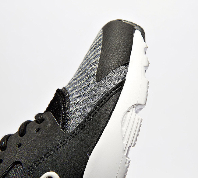 Nike Junior Air Huarache Run Ultra SE Trainer | Black / White