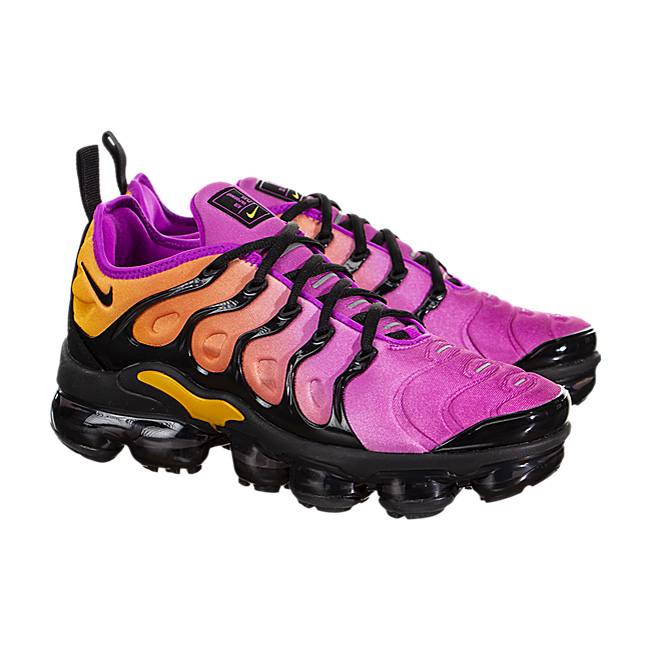 Nike Women Air Vapormax Plus - Black / Black-Fuchsia Blast