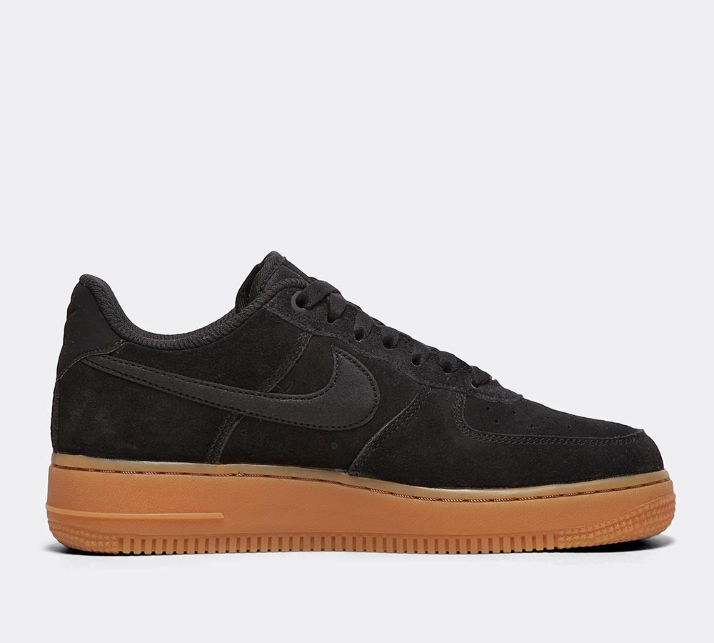 Nike Womens Air Force 1 Low '07 SE Trainer - Black / Black / Gum