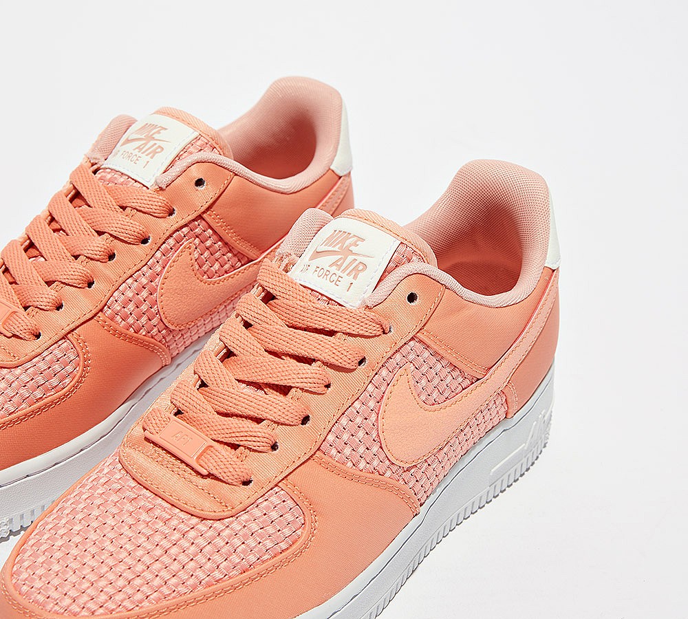 Nike Womens Air Force 1 '07 SE Trainer - Crimson Bliss / White