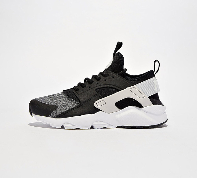 Nike Junior Air Huarache Run Ultra SE Trainer | Black / White