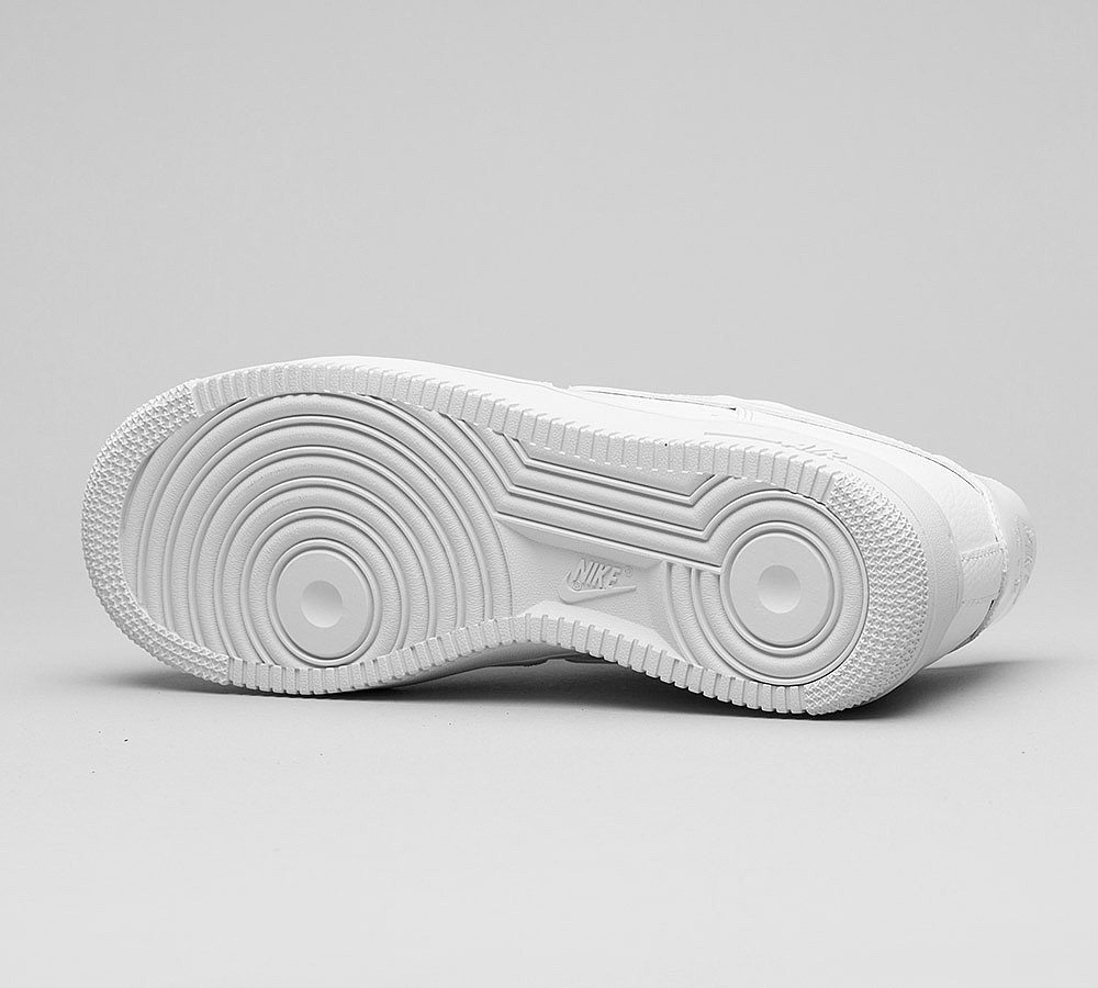 Nike Womens Air Force 1'07 Patent Trainer - White