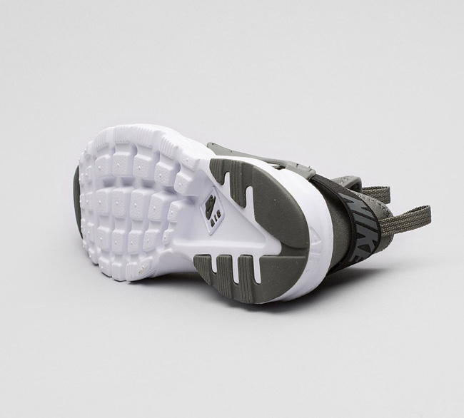 Nike Junior Air Huarache Run Ultra SE Trainer | River Rock / Black