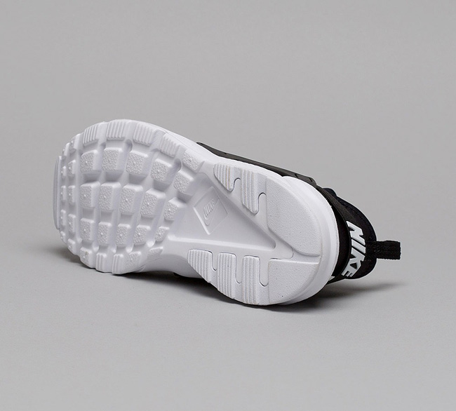 Nike Infant Huarache Run Ultra Trainer | Black / White