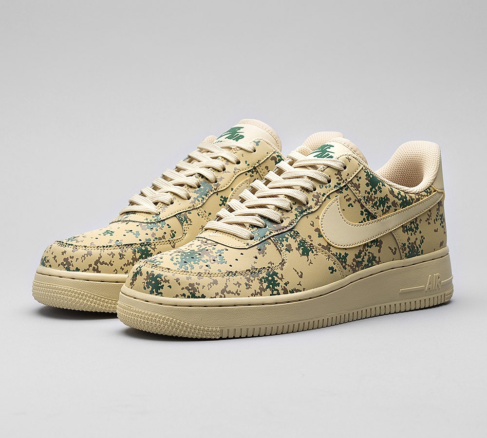 Nike Air Force 1 '07 LV8 'Camo' Trainer - Team Gold / Team Gold