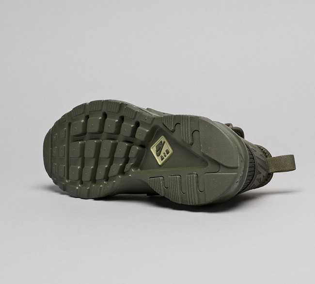 Nike Junior Air Huarache Run Ultra SE Trainer | Cargo Khaki / Sequoia