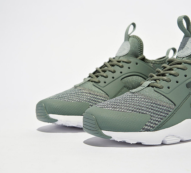 Nike Junior Air Huarache Run Ultra SE Trainer | Clay Green / Light Pumice