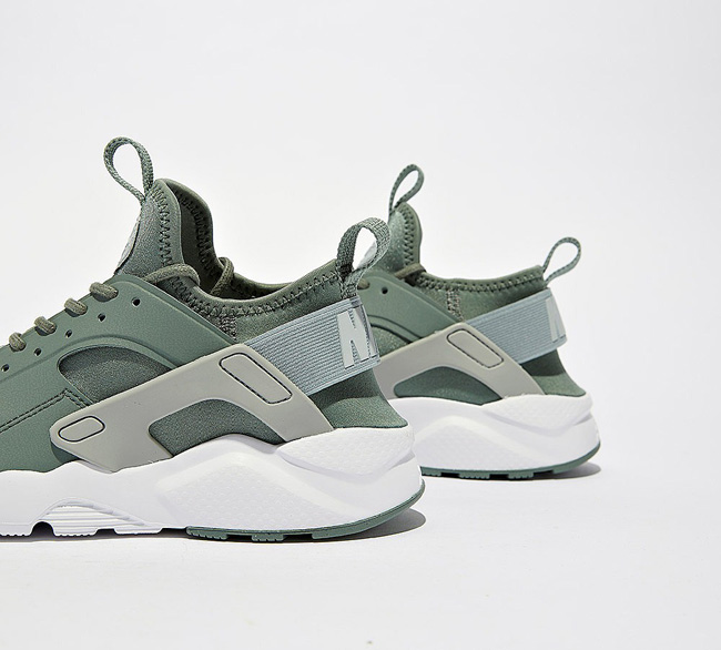 Nike Junior Air Huarache Run Ultra SE Trainer | Clay Green / Light Pumice