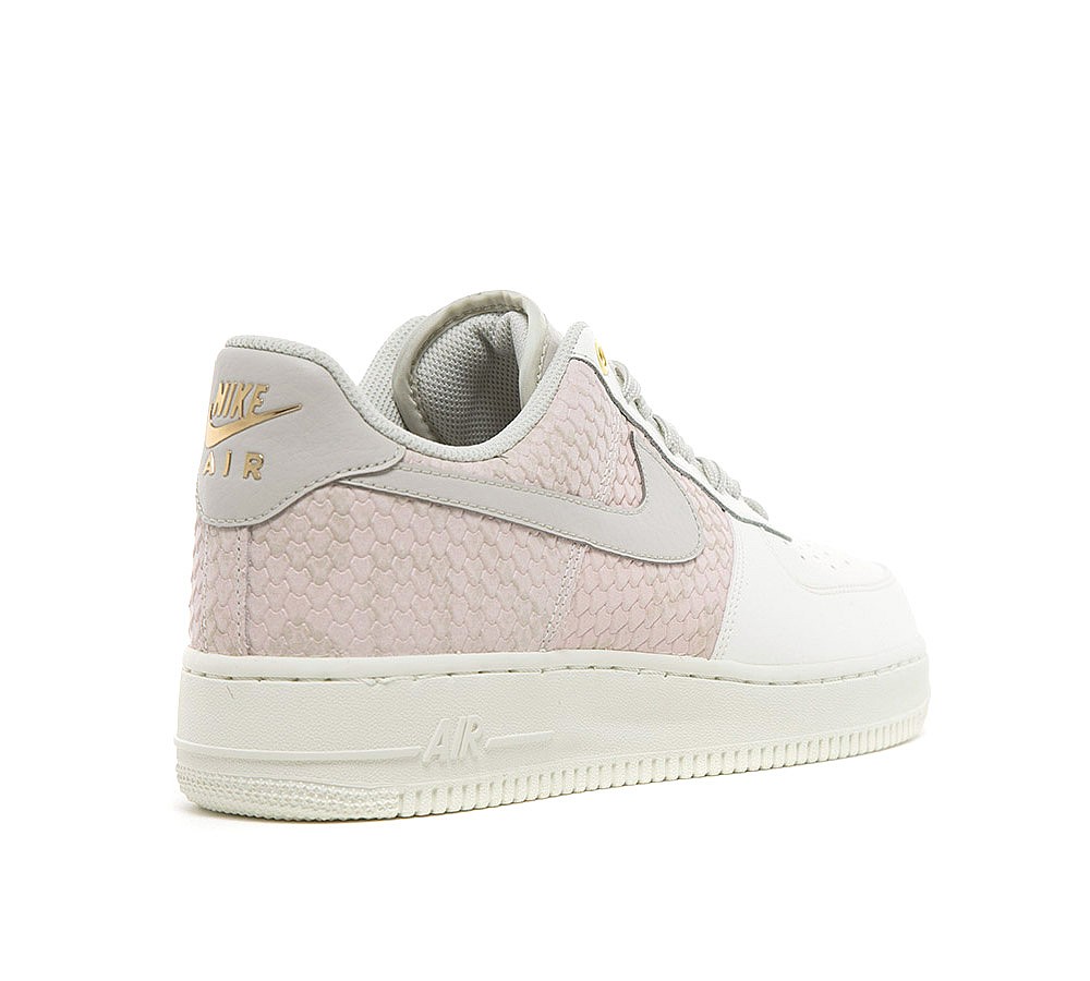 Nike Air Force 1 07 LV8 Trainer - Sail / Light Bone / Gold