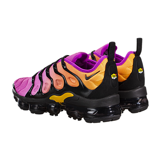 Nike Women Air Vapormax Plus - Black / Black-Fuchsia Blast