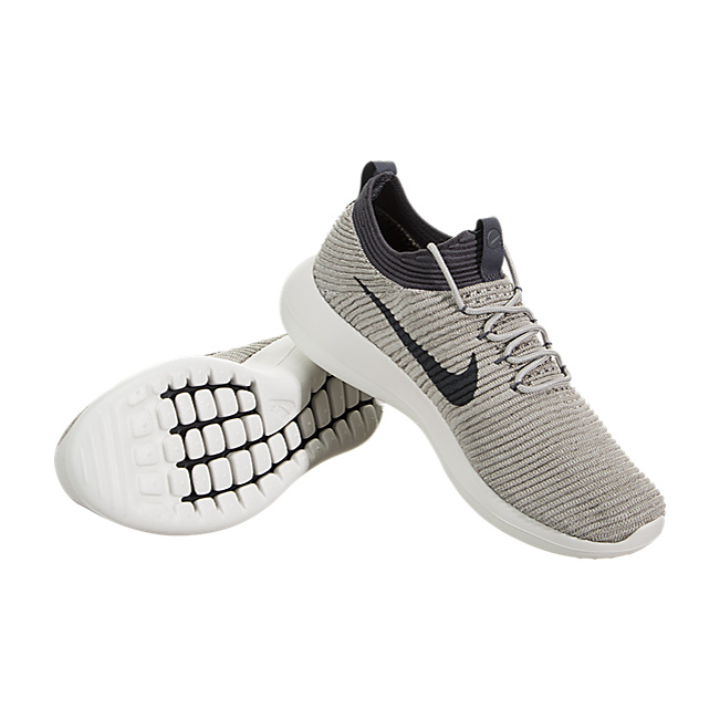 Nike Women Roshe Two Flyknit V2 - Pale Grey / Dark Grey