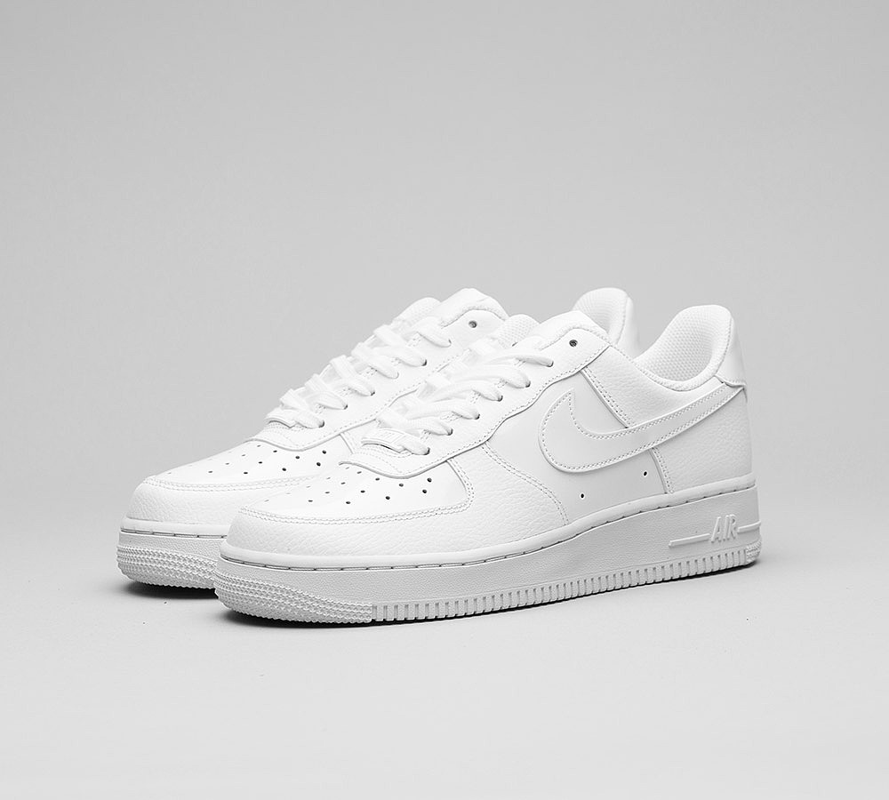 Nike Womens Air Force 1'07 Patent Trainer - White