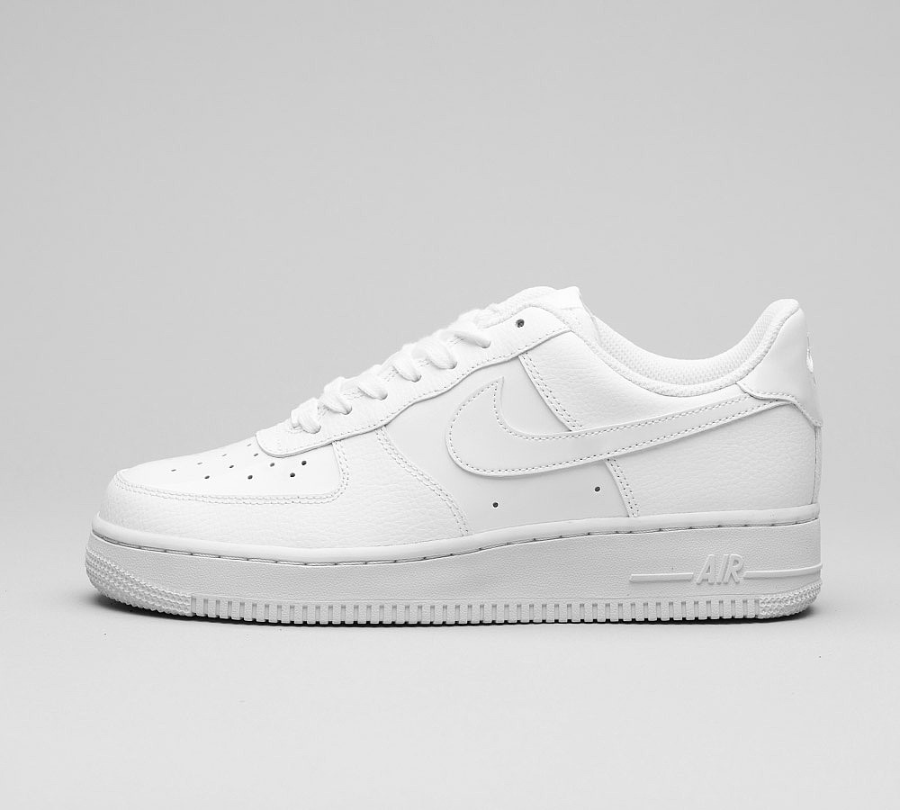 Nike Womens Air Force 1'07 Patent Trainer - White