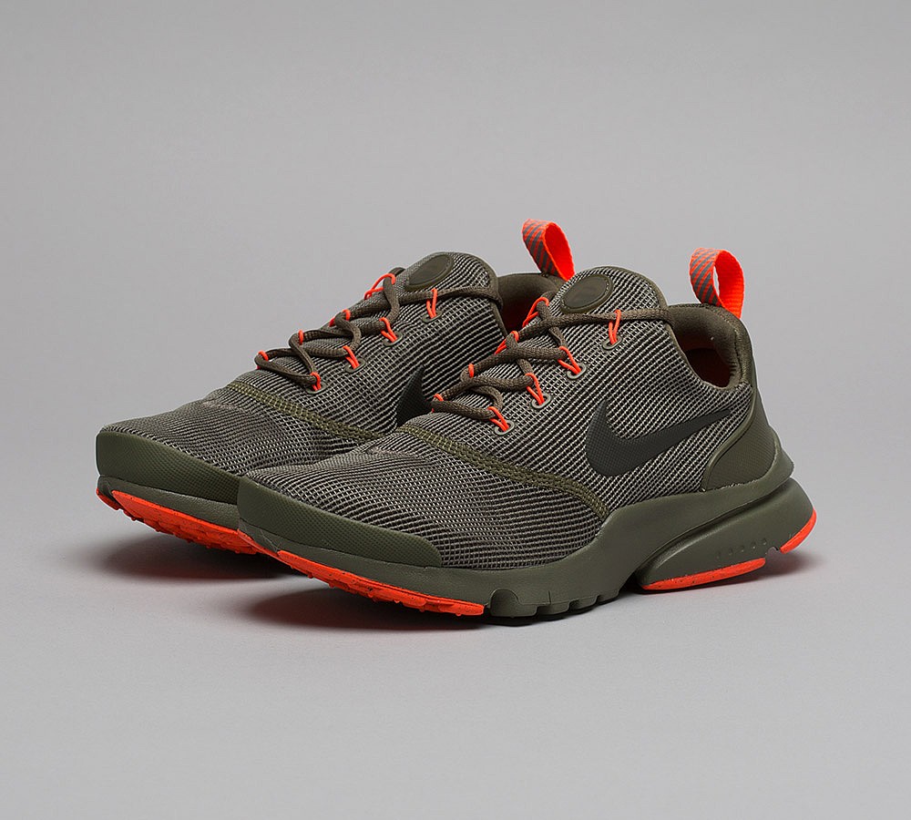 Nike Junior Presto Fly Trainer | Medium Olive / Crimson