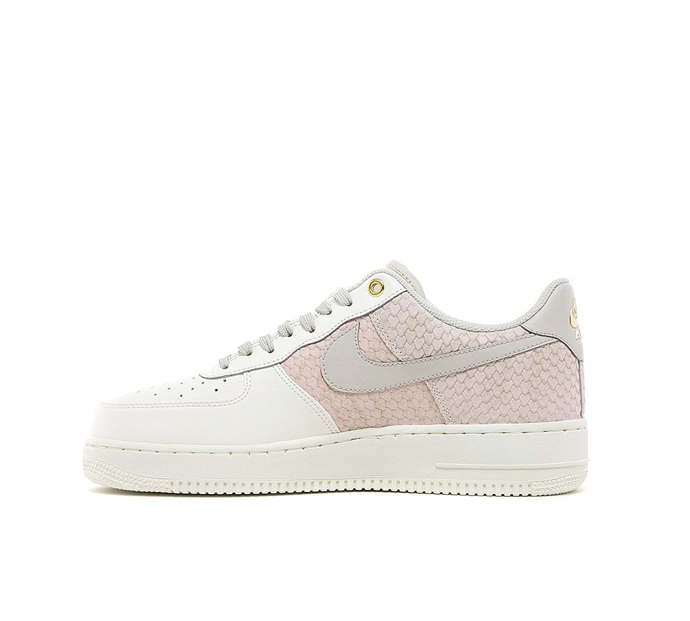 Nike Air Force 1 07 LV8 Trainer - Sail / Light Bone / Gold