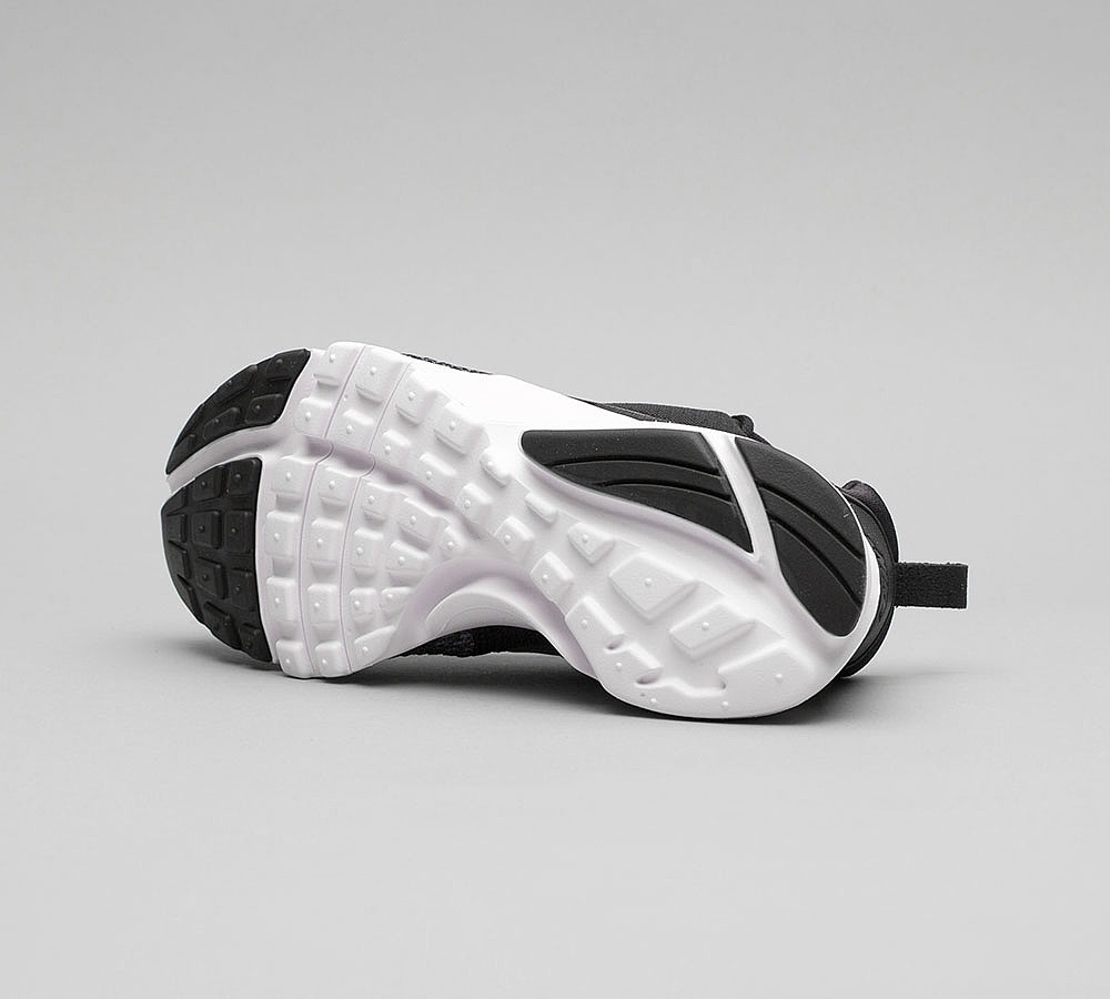 Nike Junior Air Presto Fly SE Trainer | Black / Anthracite / Cool Grey