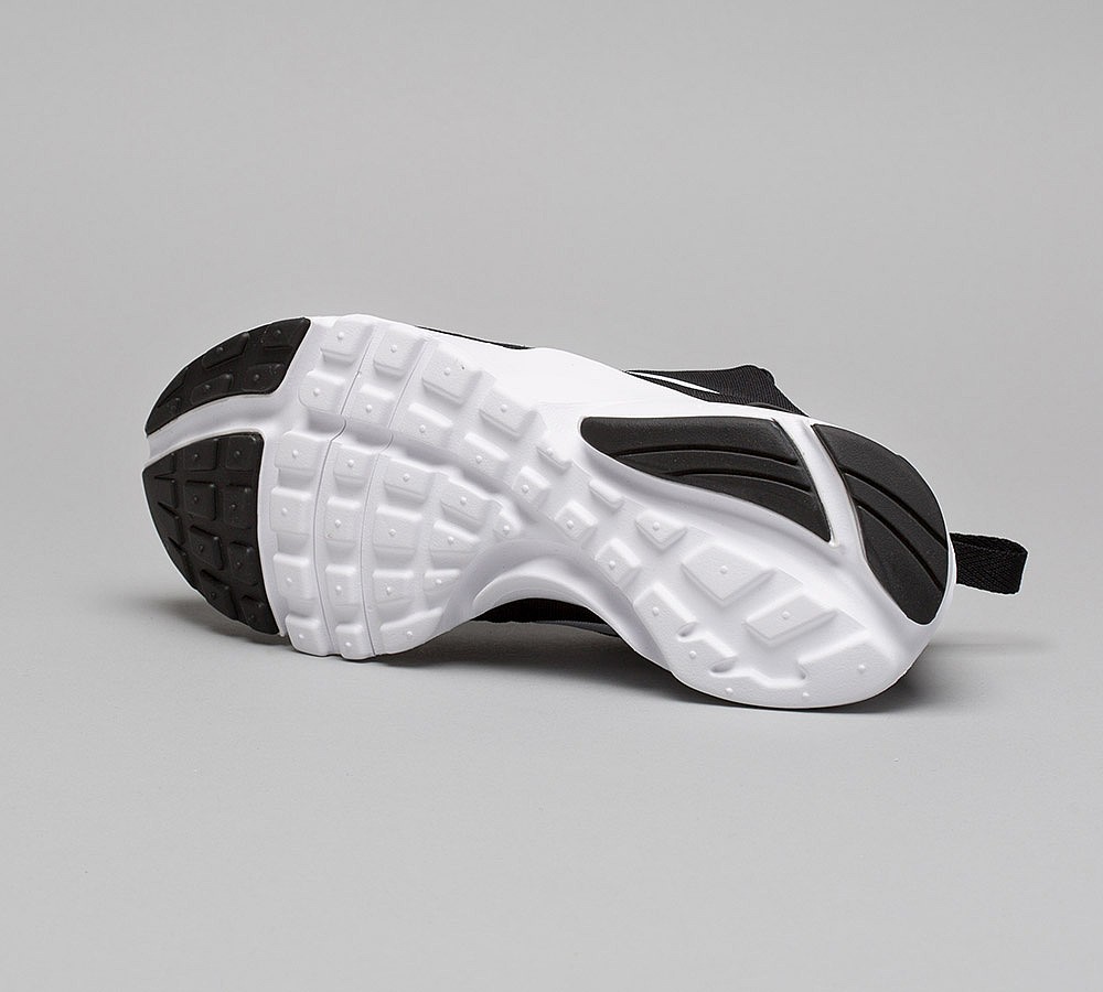 Nike Junior Presto Fly Trainer | Black / Black / White