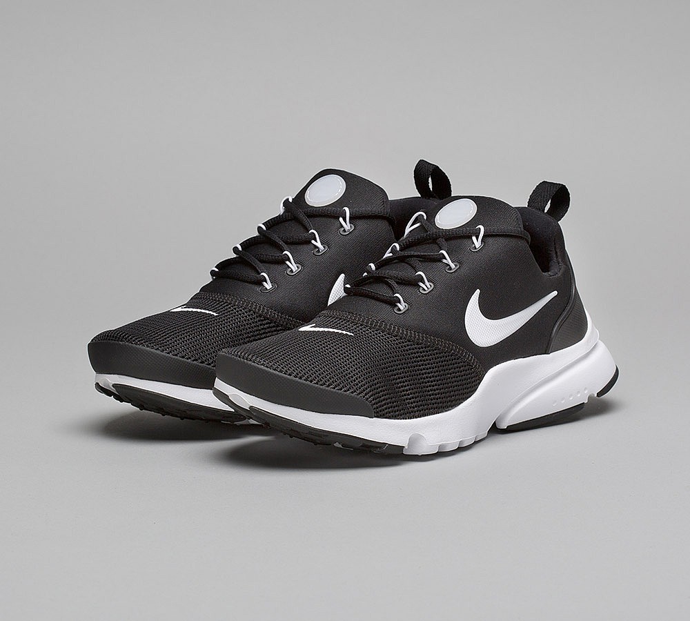 Nike Junior Presto Fly Trainer | Black / Black / White