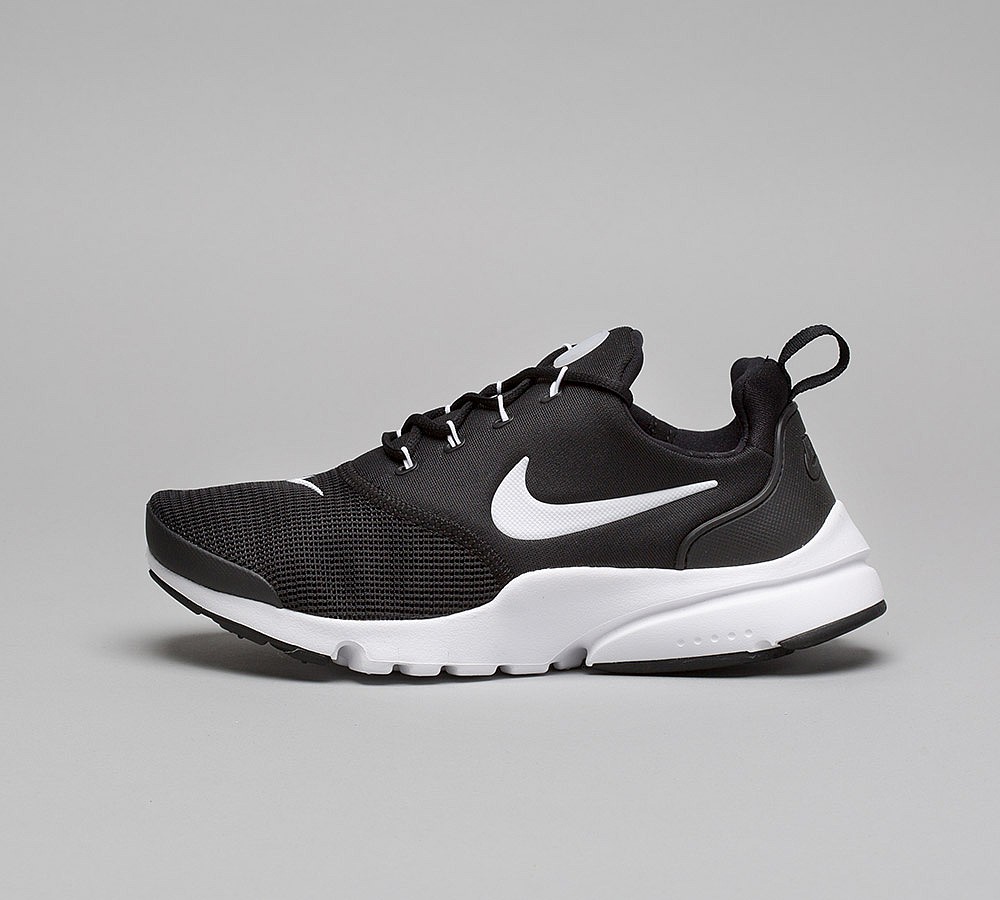 Nike Junior Presto Fly Trainer | Black / Black / White