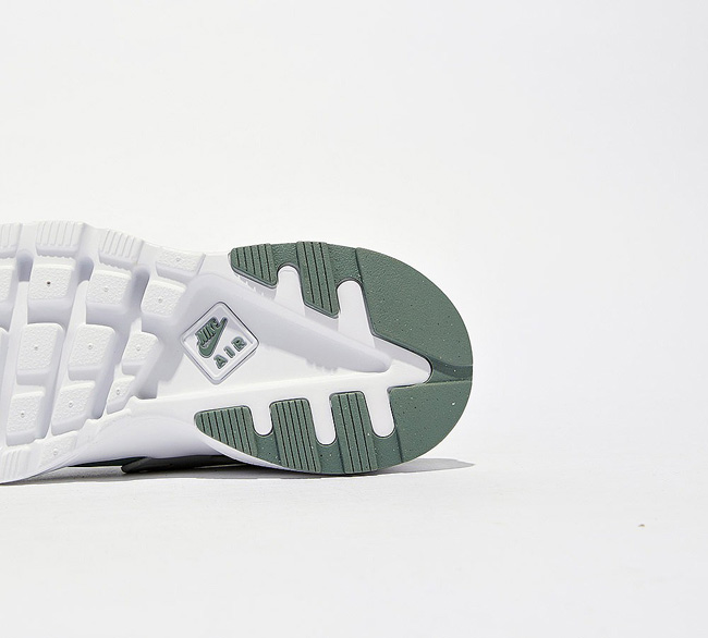 Nike Junior Air Huarache Run Ultra SE Trainer | Clay Green / Light Pumice