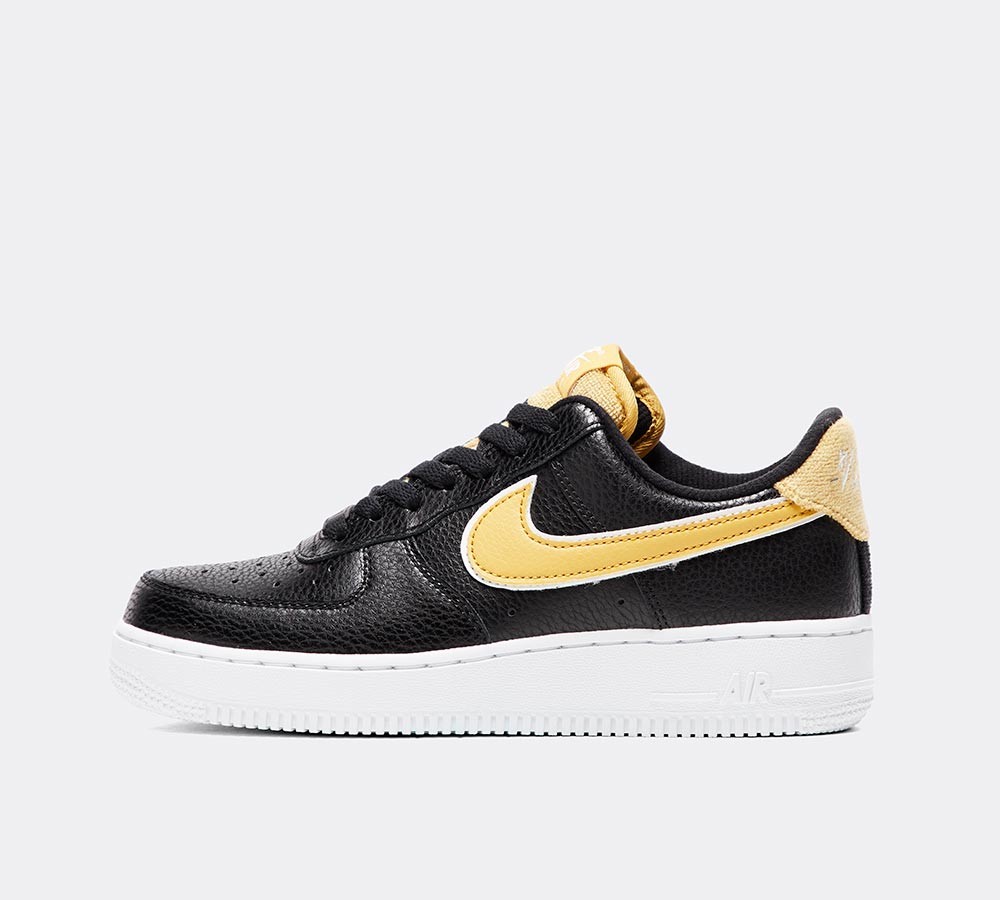Nike Womens Air Force 1 '07 SE Trainer - Black / Wheat Gold