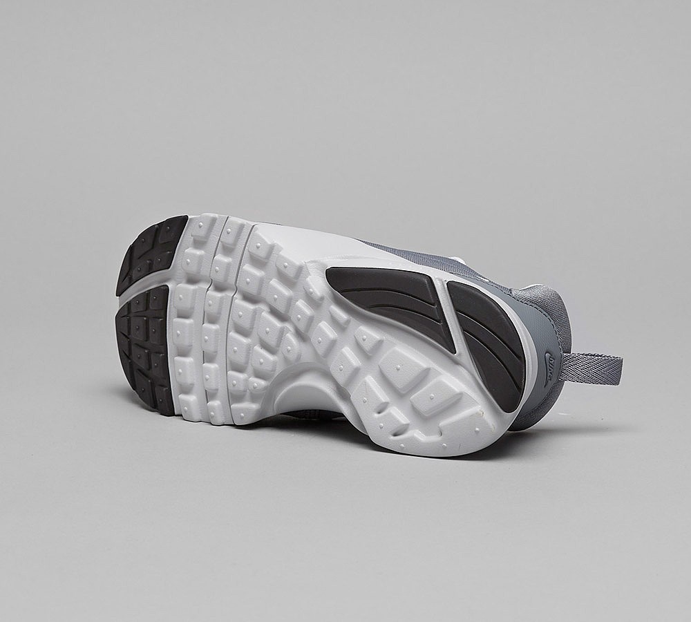 Nike Infant Presto Fly Trainer | Grey / White