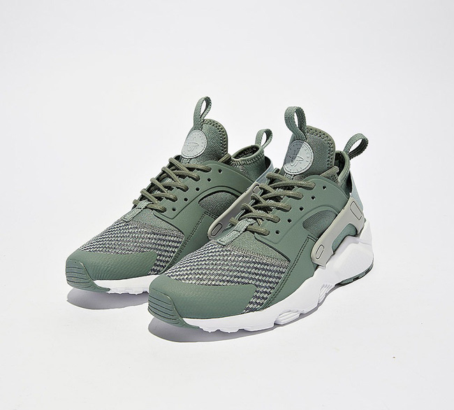 Nike Junior Air Huarache Run Ultra SE Trainer | Clay Green / Light Pumice
