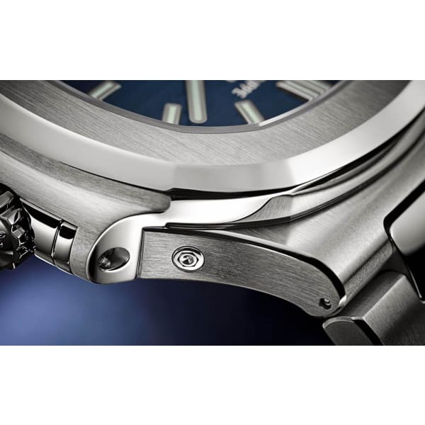 PAT€K PHIL!PPE Nautilus Steel 5726-1A-014 with Black Gradated dial