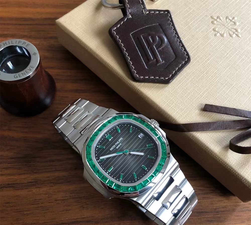 PAT€K PHIL!PPE Aftermarket 5711 Nautilus White Gold with Emeralds