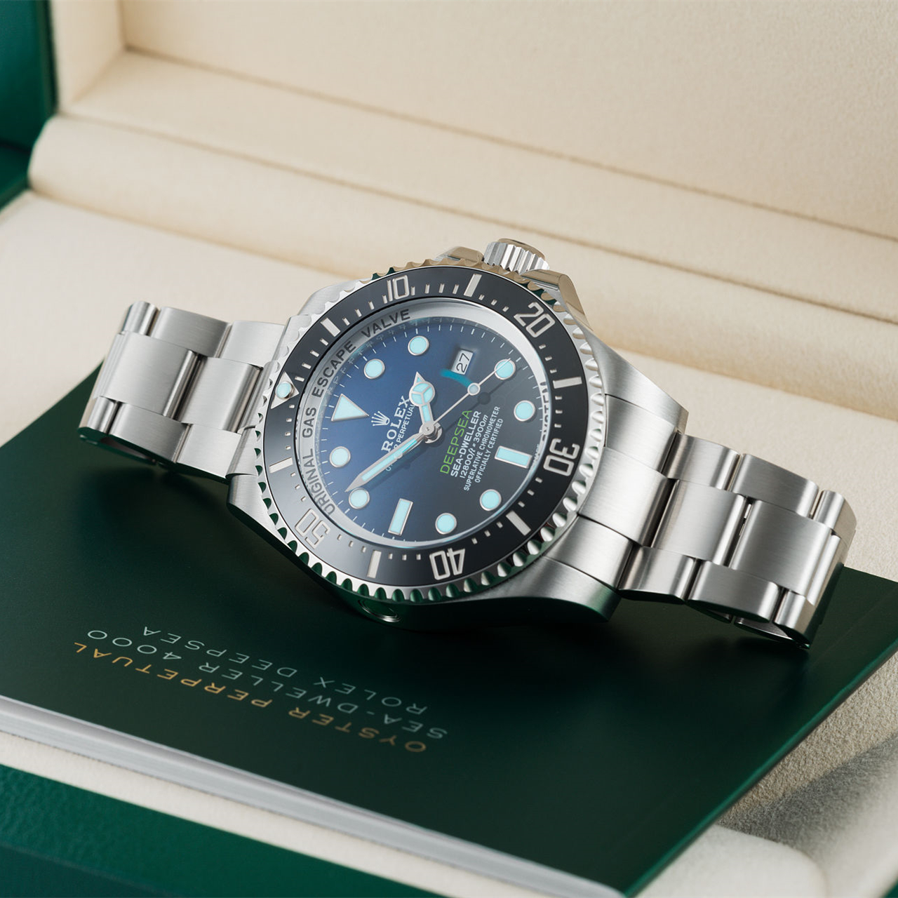 rol€x Perpetual Deep Sea m126660 Series
