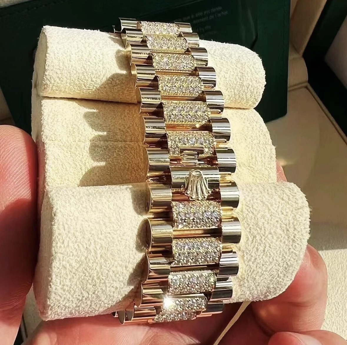 rol€x Day-Date 36 Green Ombre Diamond Dial Yellow Gold President Automatic Watch 128348rbr