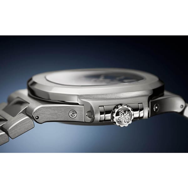 PAT€K PHIL!PPE Nautilus Steel 5726-1A-014 with Black Gradated dial