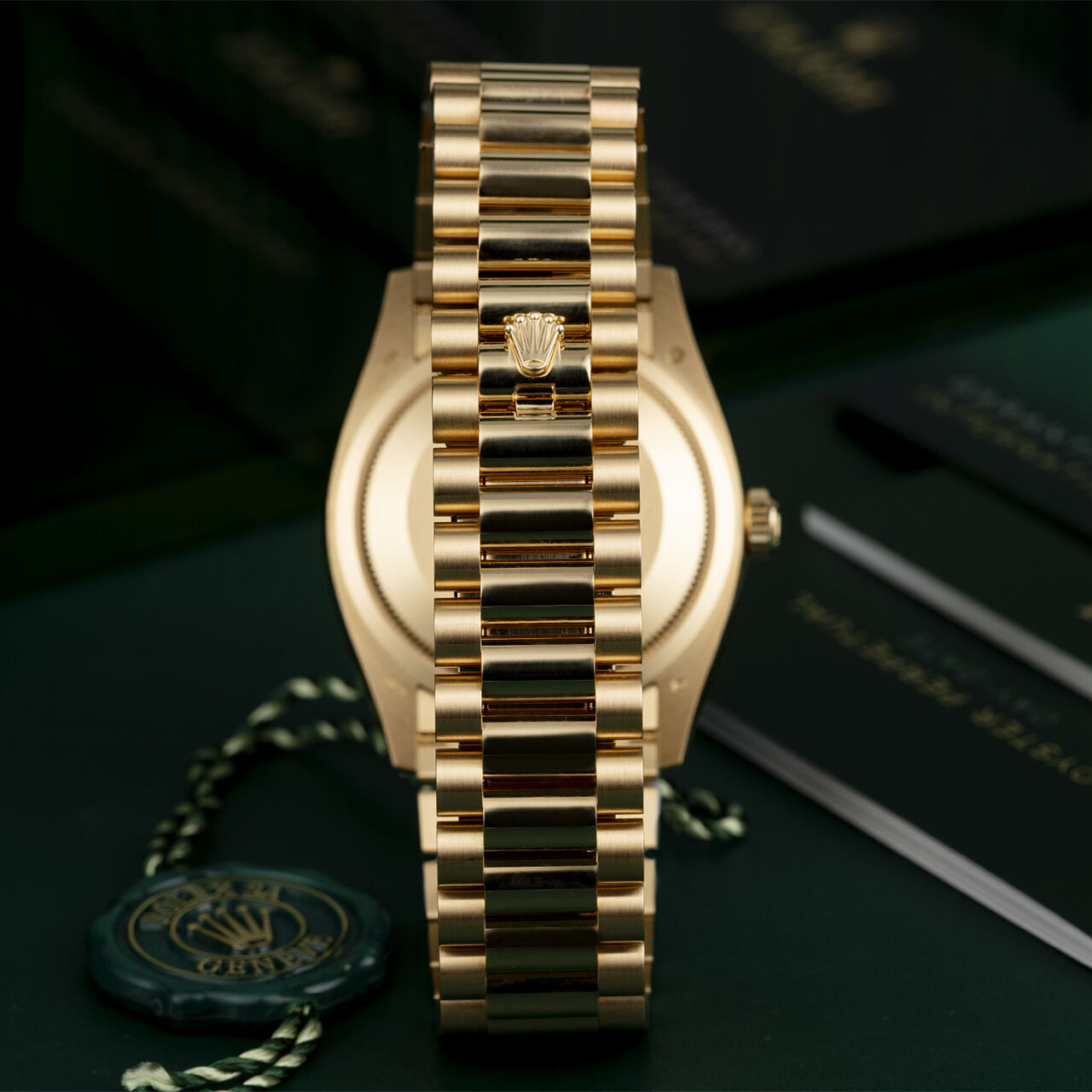 rol€x Day-Date 36 Green Ombre Diamond Dial Yellow Gold President Automatic Watch 128238