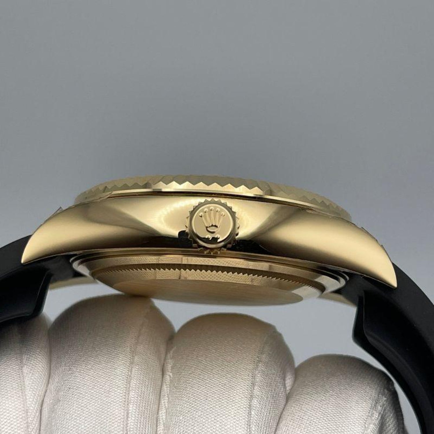 ROL€X Sky-Dweller Yellow Gold Champagne Dial 326238