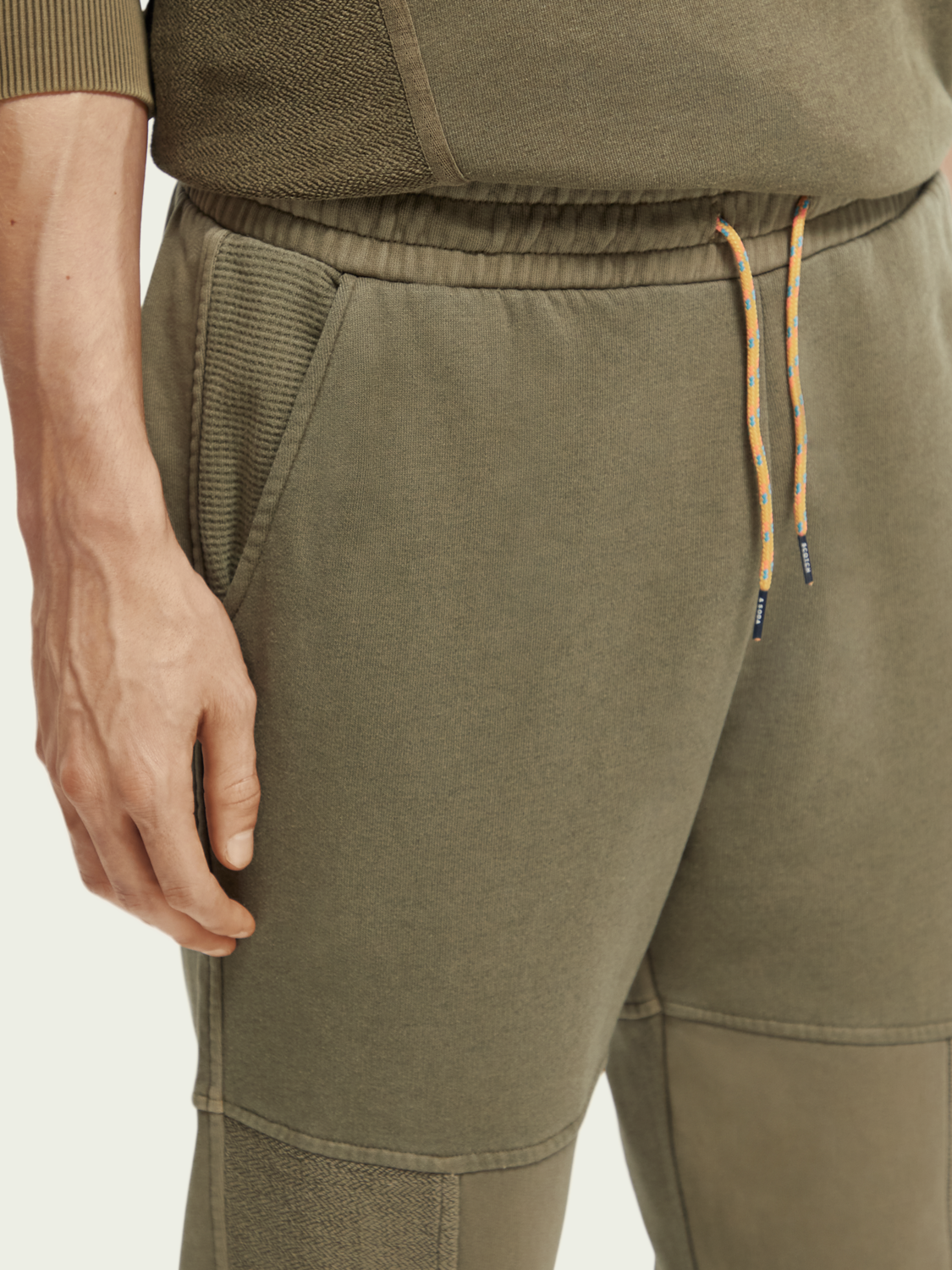 Patched Organic Cotton Felpa Sweatpants | Scotch And Soda Outlet