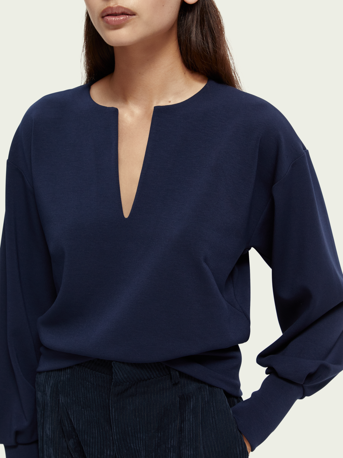 V-Neck Voluminous Sleeved Sweater | scotch & soda outlet