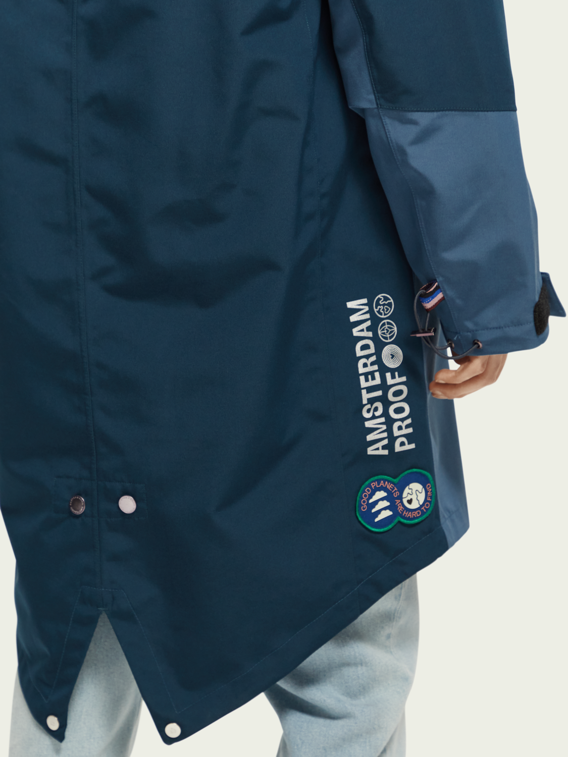 Unisex Water-Repellent Colour-Block Raincoat With Removable Vest | scotch & soda outlet