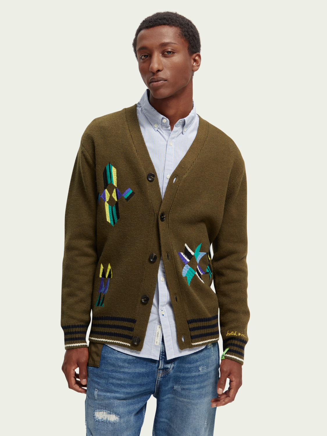 Patched-On Artwork V-Neck Cardigan | Scotch And Soda Outlet