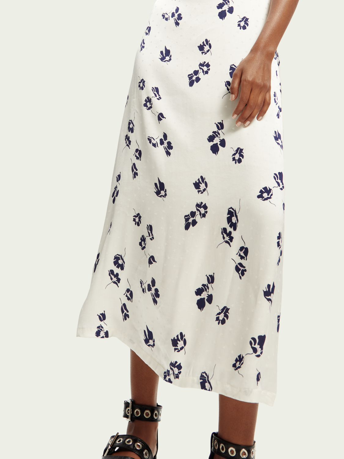 V-Neck Open Back Maxi Dress | scotch & soda outlet