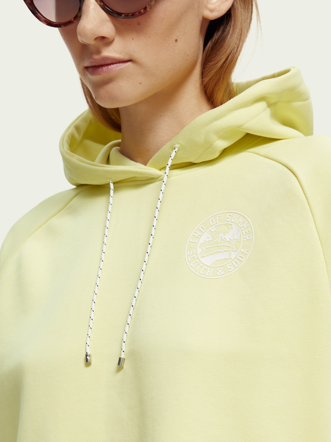 Relaxed Fit Raglan Cropped Hoodie | scotch & soda outlet