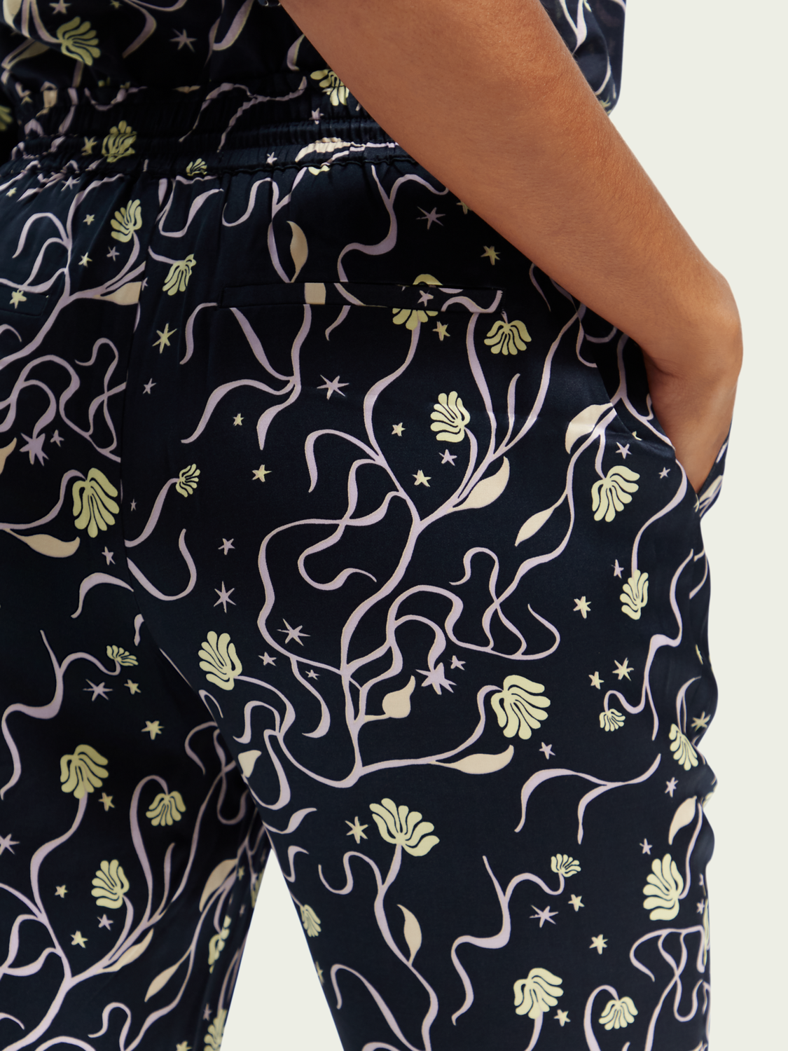 Nina Mid-Rise Tapered Jogger | scotch & soda outlet