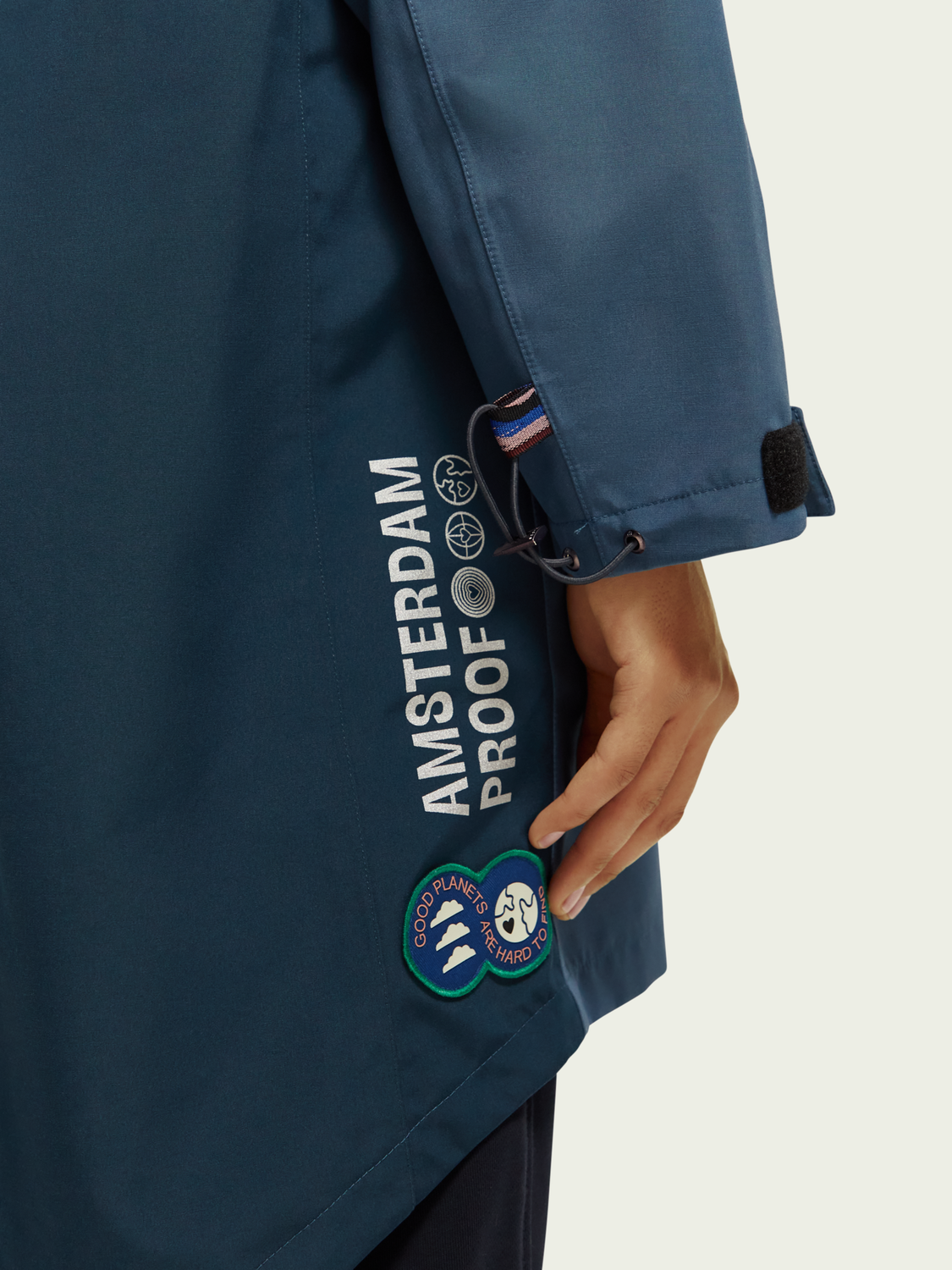 Unisex Water-Repellent Colour-Block Raincoat With Removable Vest | scotch & soda outlet