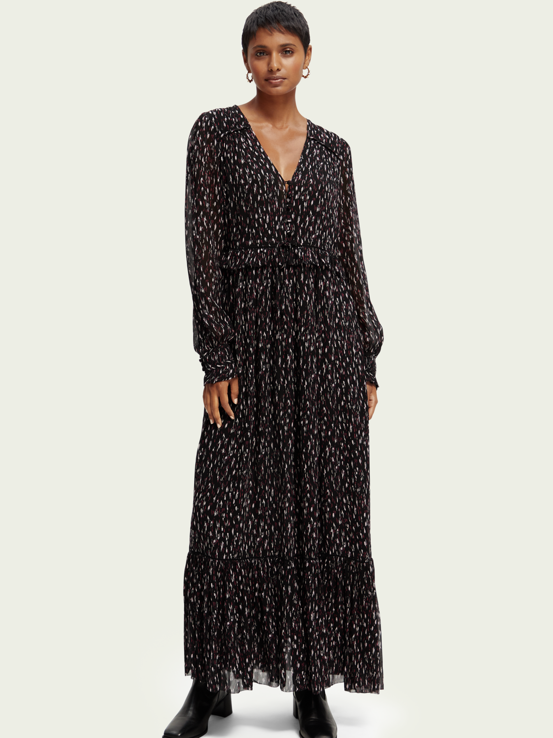 Long-Sleeved Tiered V-Neck Maxi Dress | scotch & soda outlet