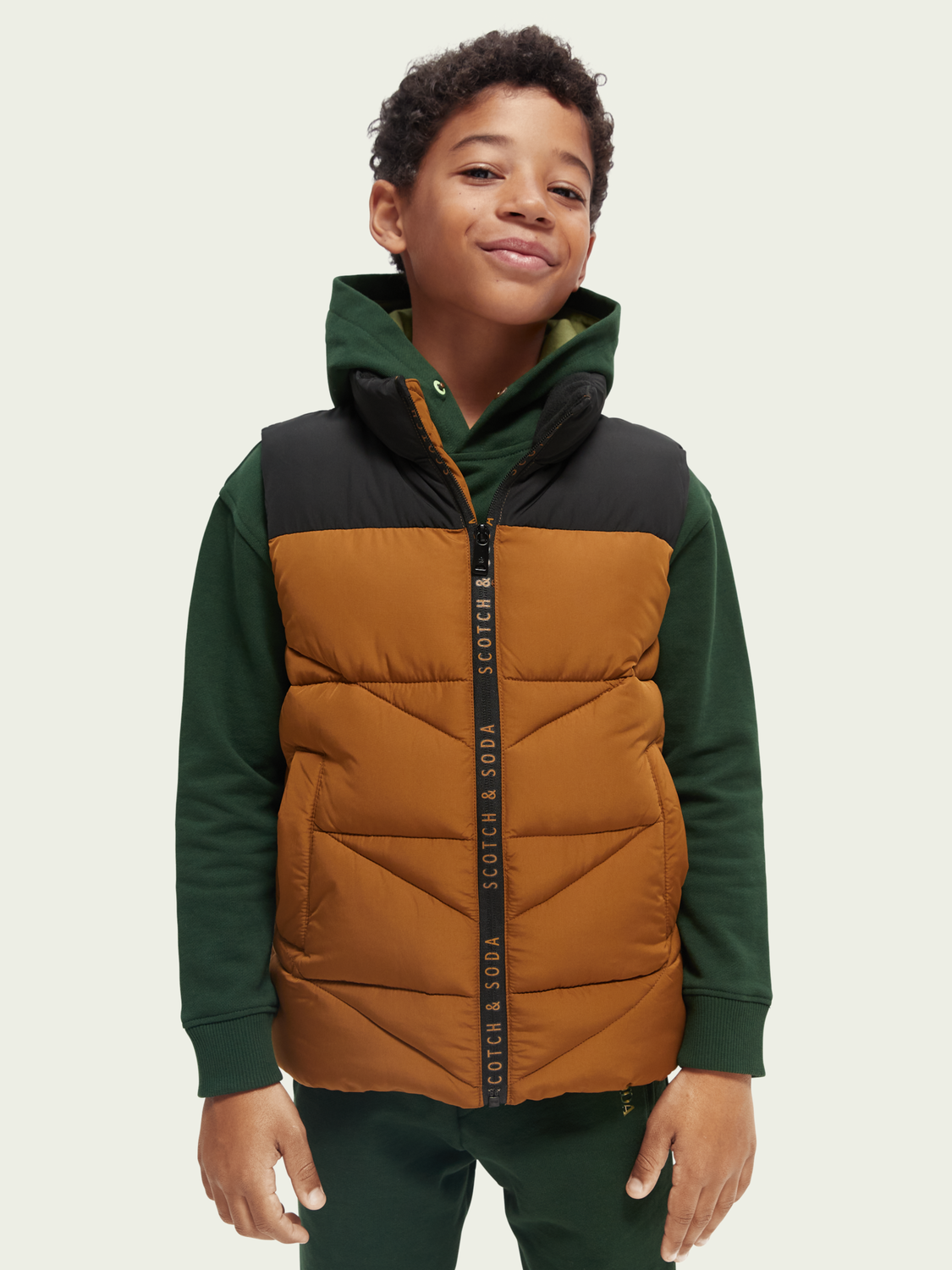 Puffed Water-Repellent Vest