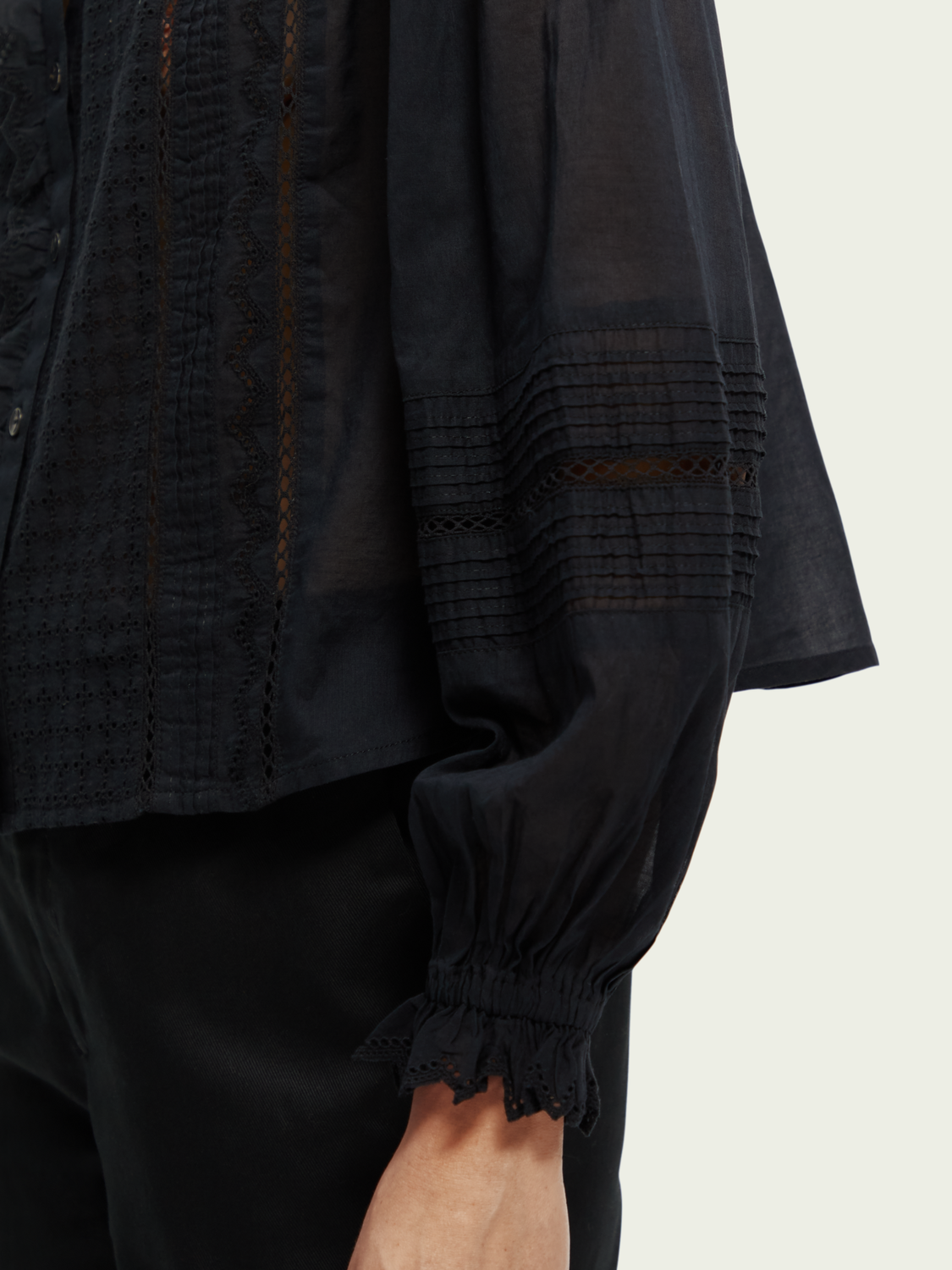 Long-Sleeved Organic Cotton Broderie Shirt | scotch & soda outlet